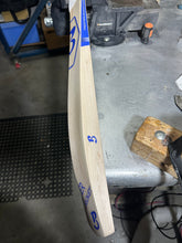Load image into Gallery viewer, Hand Crafted Small Mens Cricket Bat

