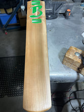 Load image into Gallery viewer, Hand Crafted Long Handle Cricket Bat 2lb 12.2oz
