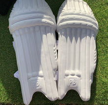Load image into Gallery viewer, Batting Pads - Whitewash
